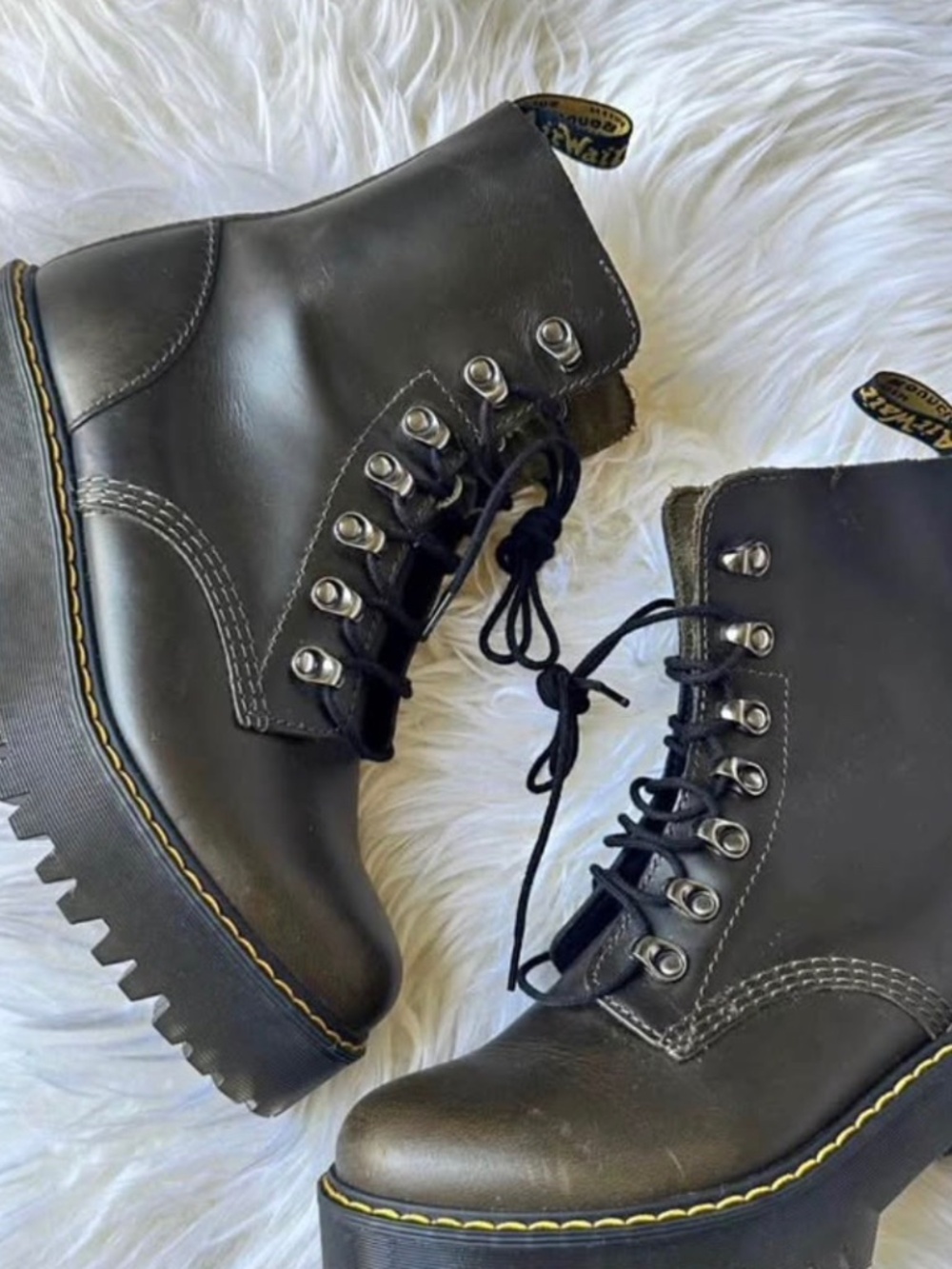 Dr. / Doc Marten Leona Boots W8